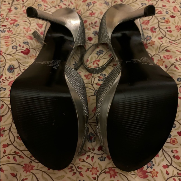 Stilettos - Picture 6 of 7